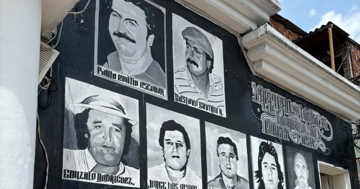 foto real barrio pablo escobar murales